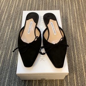 MANOLO BLAHNIK BALLERINA MULE SUEDE